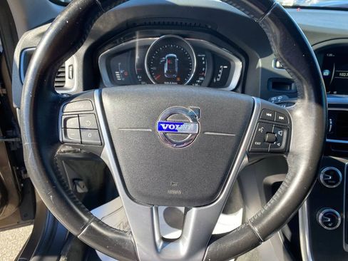 Used 2015 Volvo V60 T5 Cross Country image 14