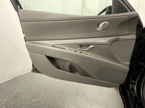 Used 2025 Hyundai Elantra SEL FWD image 9