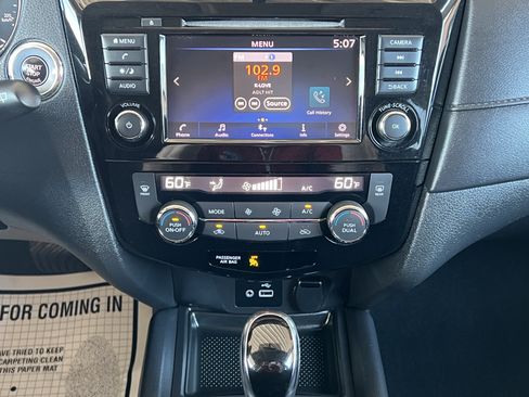 Used 2018 Nissan Rogue SV AWD/4WD image 19