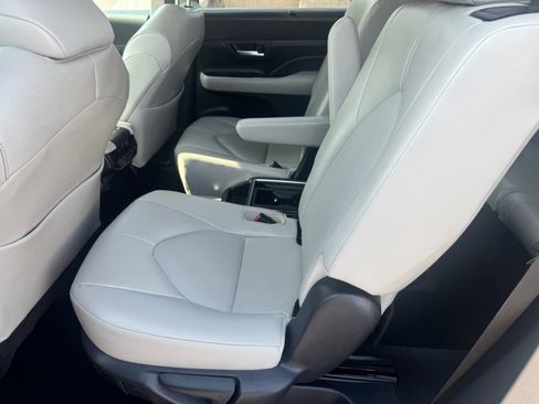 Used 2025 Toyota Grand Highlander AWD image 15