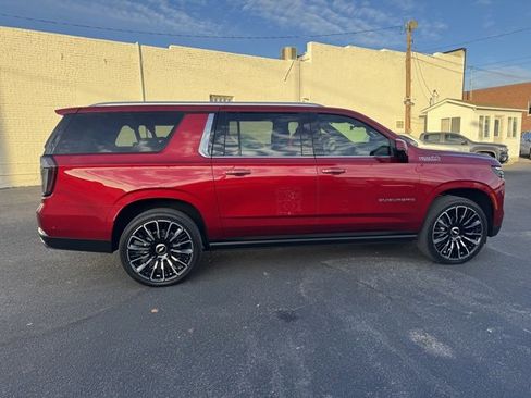 Used 2025 Chevrolet Suburban High Country image 2