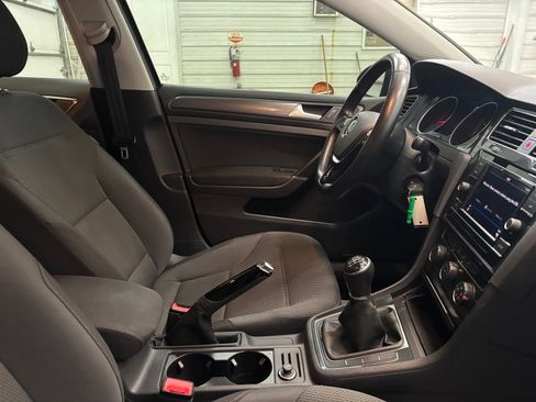 Used 2019 Volkswagen Golf S FWD image 27