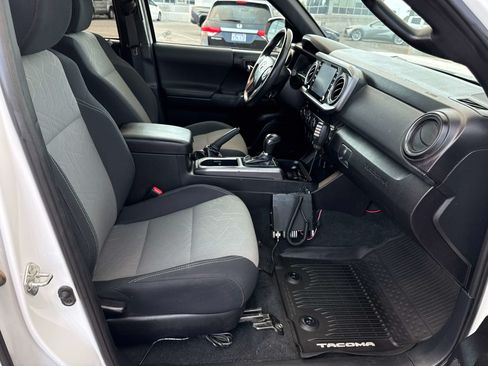 Used 2020 Toyota Tacoma TRD Off-Road AWD/4WD image 21
