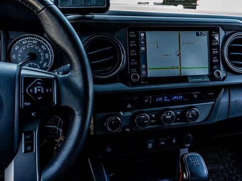 Used 2020 Toyota Tacoma TRD Sport image 33