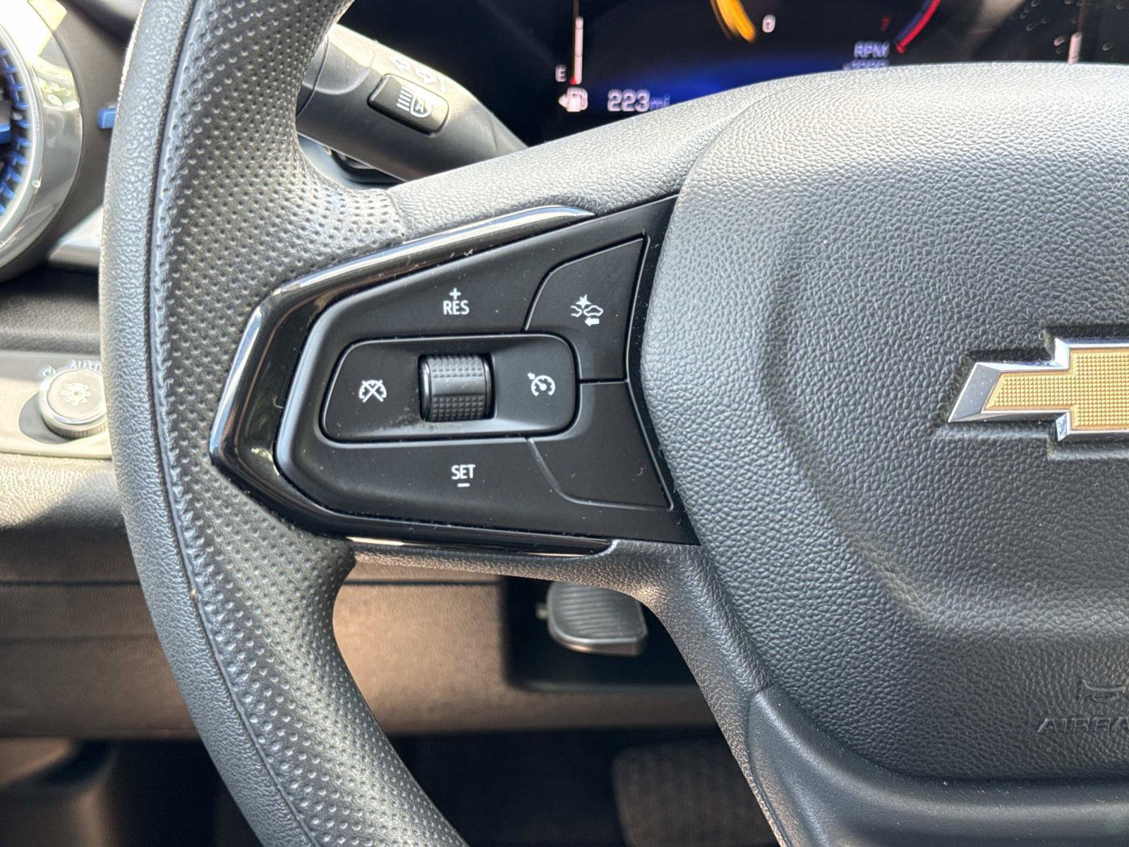 Used 2025 Chevrolet Trax LT FWD image 15