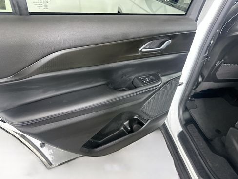 Used 2023 Jeep Grand Cherokee L Laredo RWD image 25