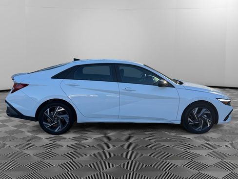 Certified 2025 Hyundai Elantra Sport image 8