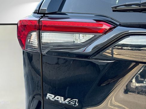 Used 2025 Toyota RAV4 XLE AWD/4WD image 11