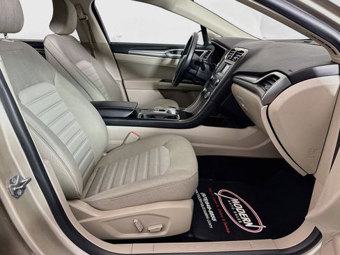 Used 2018 Ford Fusion SE FWD image 32