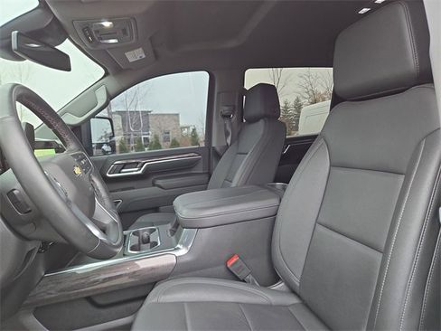 Used 2025 Chevrolet Silverado 2500 LTZ w/ LTZ Plus Package image 27