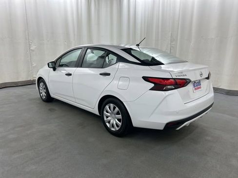 Used 2021 Nissan Versa S FWD image 3