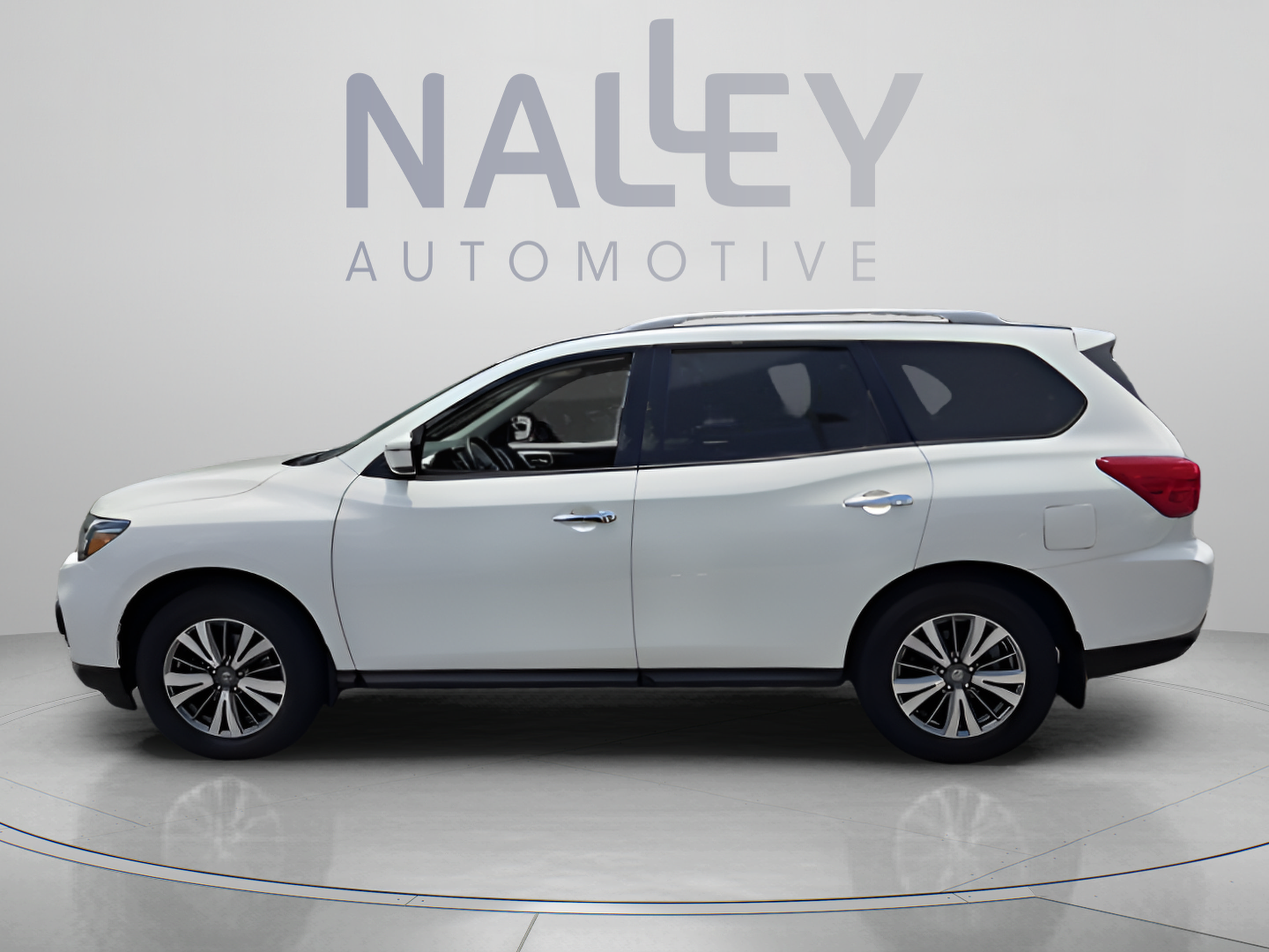 Used 2020 Nissan Pathfinder SV AWD/4WD image 2