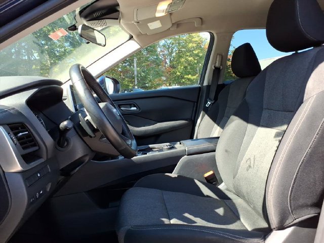 Used 2025 Nissan Rogue SV AWD/4WD image 16