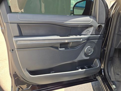 Used 2024 Ford Expedition XLT RWD image 13
