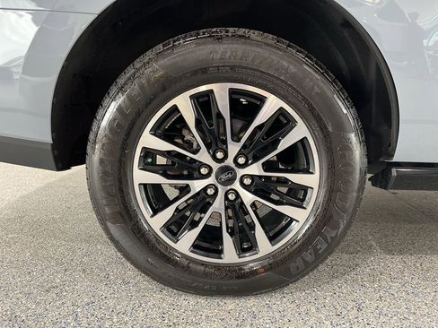 Used 2025 Ford Expedition Platinum image 38