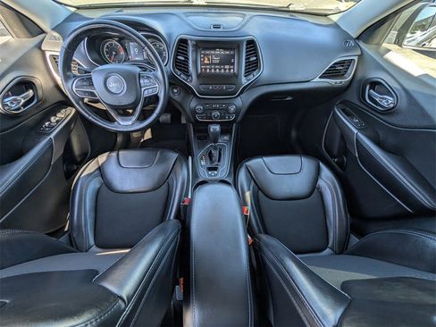 Used 2021 Jeep Cherokee Latitude Plus image 10