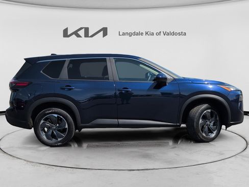 Used 2024 Nissan Rogue SV AWD/4WD image 3