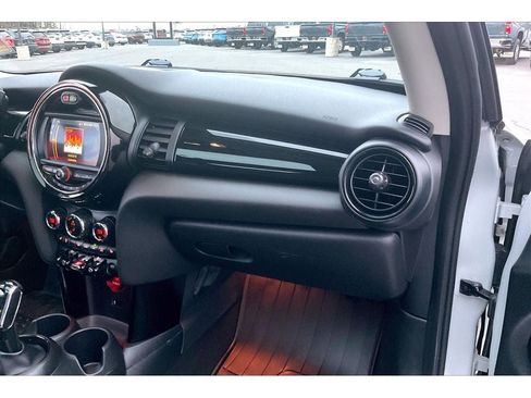 Used 2020 MINI Cooper 2-Door Hardtop image 18