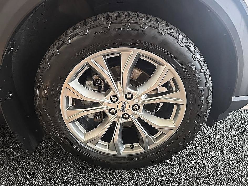 Used 2020 Ford Explorer XLT w/ Equipment Group 202A AWD/4WD image 40