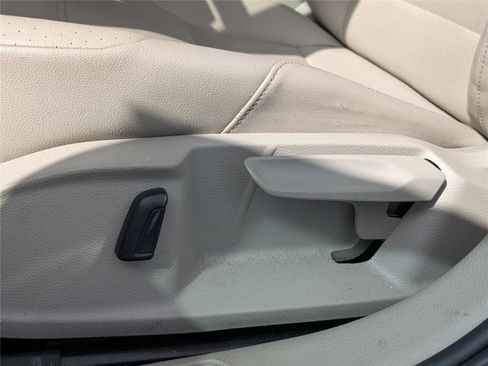 Used 2016 Volkswagen Golf SE w/ Lighting Package FWD image 10