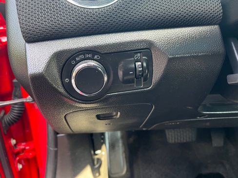 Used 2016 Chevrolet Cruze LT w/ Technology Package image 18