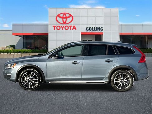 Used 2017 Volvo V60 T5 Cross Country w/ Convenience Package image 2