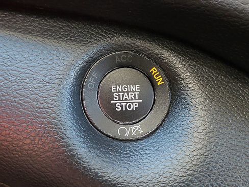 Used 2023 Jeep Cherokee Altitude Lux image 25