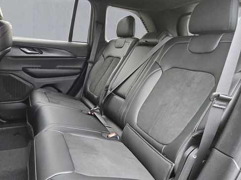 New 2025 Jeep Grand Cherokee Altitude image 14