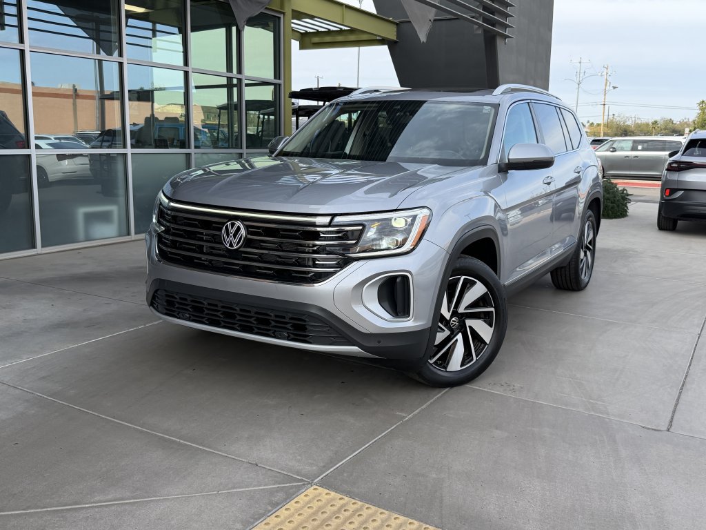 Used 2024 Volkswagen Atlas SEL AWD/4WD image 2