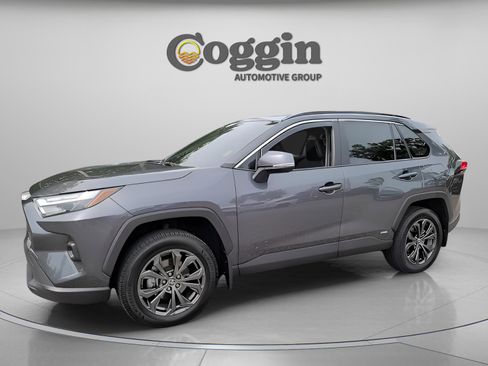 Used 2023 Toyota RAV4 XLE Premium image 4