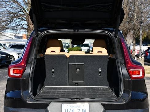 Used 2019 Volvo XC40 T5 Momentum image 24