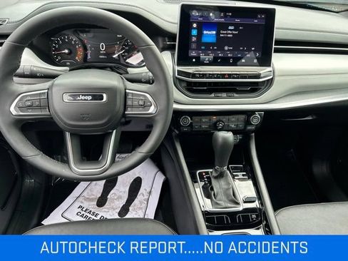 Used 2023 Jeep Compass Limited AWD/4WD image 2
