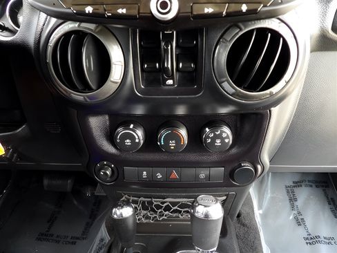 Used 2016 Jeep Wrangler Unlimited Sahara w/ Connectivity Group image 21