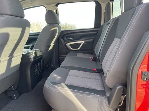 Used 2024 Nissan Titan SV w/ SV Convenience Package image 9