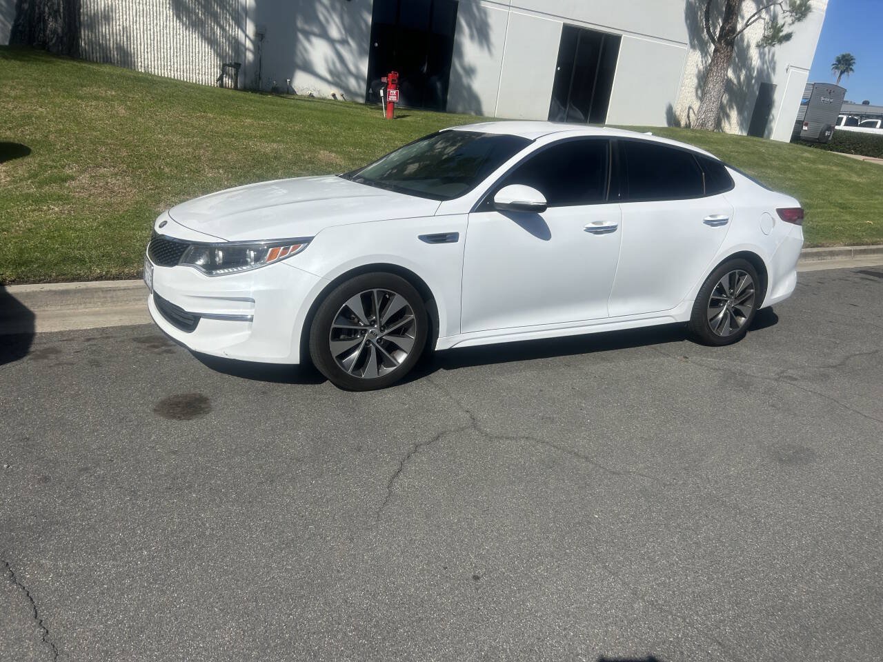 Used 2017 Kia Optima EX FWD image 3