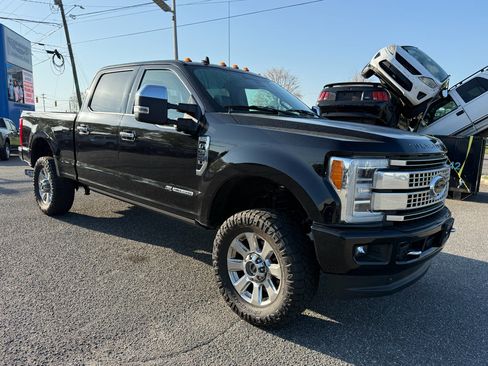 Used 2019 Ford F350 Platinum w/ Platinum Ultimate Package image 3