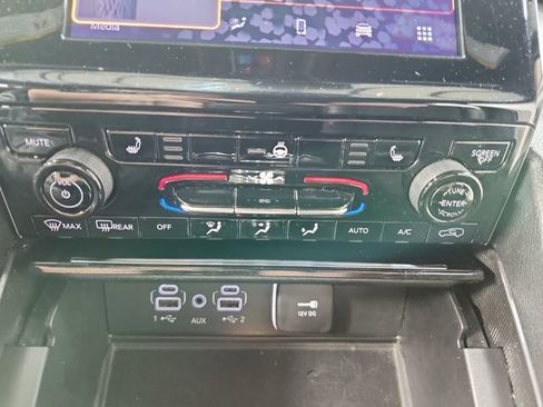 Used 2024 Jeep Grand Cherokee Altitude image 30