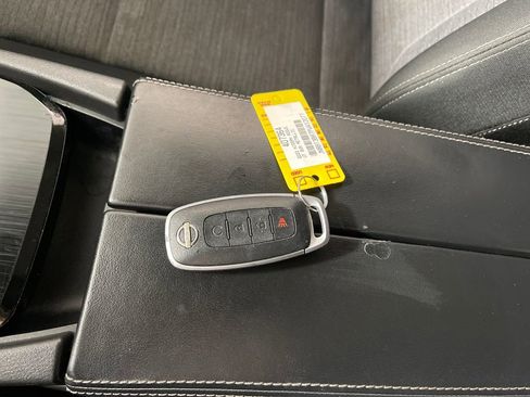 Used 2023 Nissan Rogue SV image 27