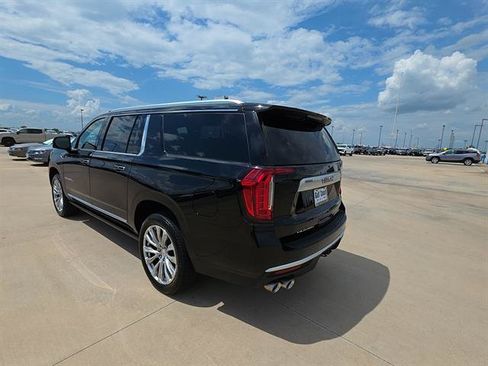 Used 2024 GMC Yukon XL Denali w/ Denali Reserve Package RWD image 7