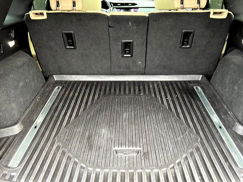 Used 2017 Cadillac XT5 Luxury w/ Driver Awareness Package image 15