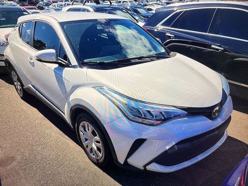 Used 2021 Toyota C-HR LE image 4