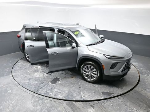 Used 2025 Buick Enclave Preferred w/ Power Package image 66