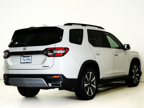 Used 2023 Honda Pilot Touring image 7