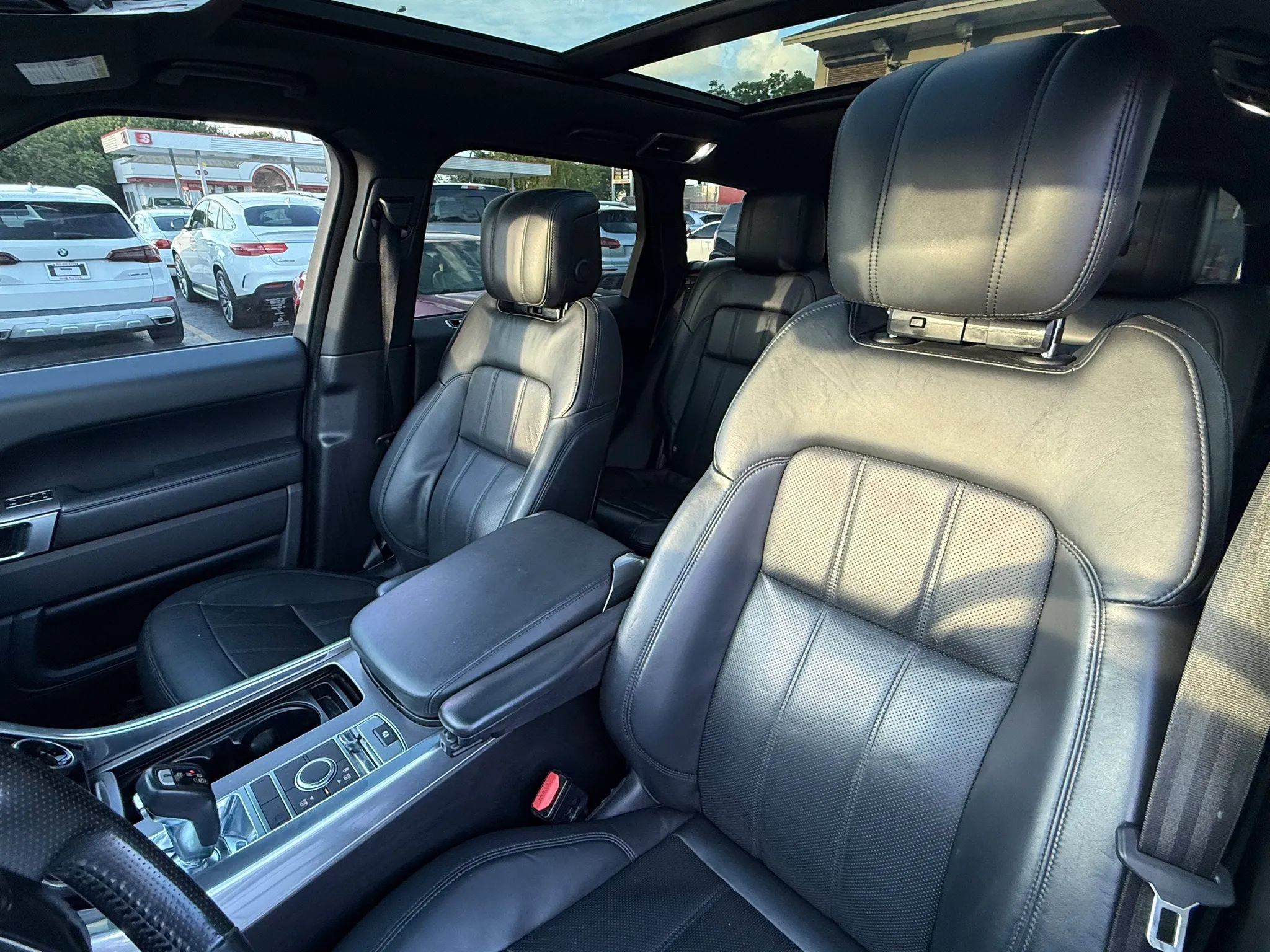 Used 2018 Land Rover Range Rover Sport HSE AWD/4WD image 12