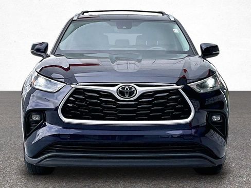 Used 2021 Toyota Highlander XLE FWD image 3