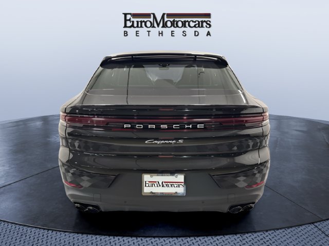 Used 2024 Porsche Cayenne S AWD/4WD image 4