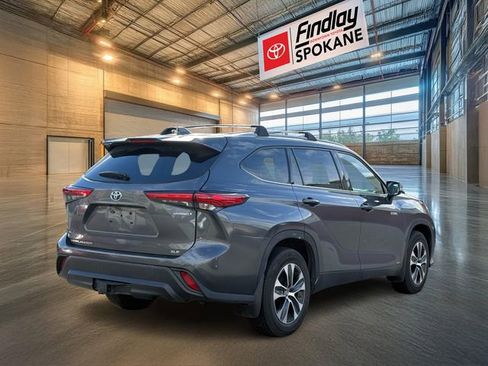 Used 2020 Toyota Highlander XLE image 4