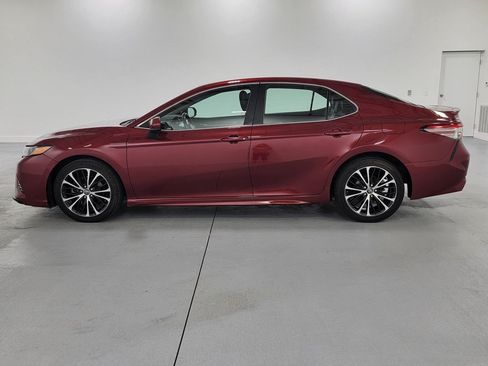 Used 2018 Toyota Camry SE FWD image 5