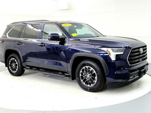 Certified 2025 Toyota Sequoia SR5 AWD/4WD image 7