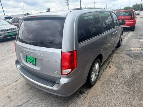 Used 2019 Dodge Grand Caravan SXT FWD image 2